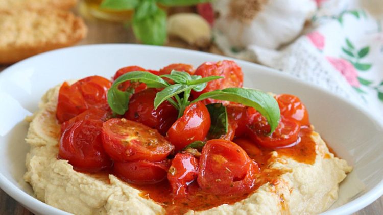 houmous de pois chiches aux tomates cerises caramélisées