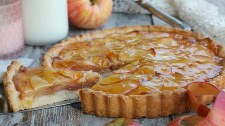 Tarte aux pommes française