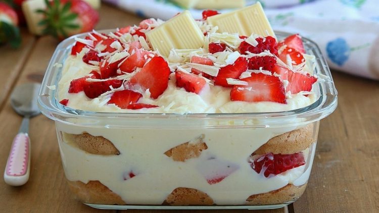 Tiramisu aux fraises et chocolat blanc