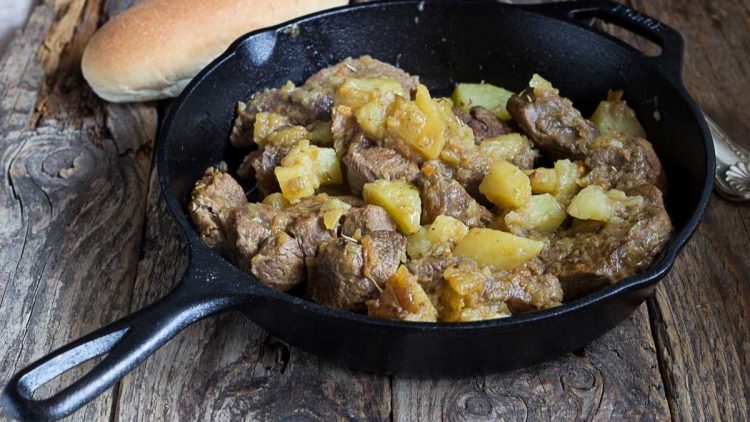 Ragoût de viande crémeux aux pommes de terre