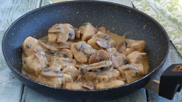 Blancs de poulet aux champignons