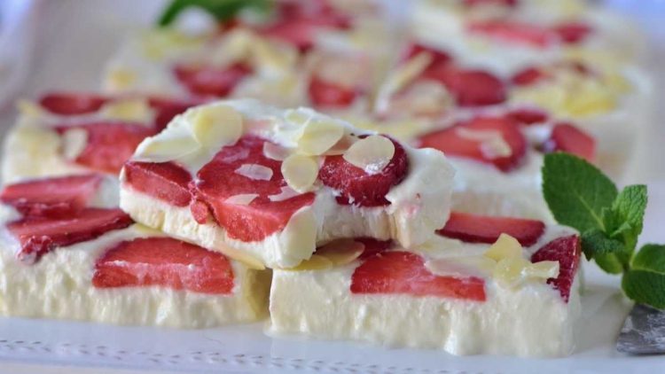 Barres glacées au yaourt aux fraises