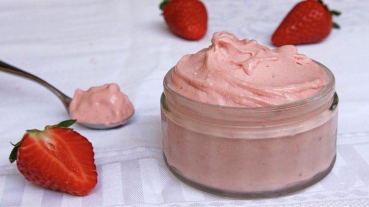 Mousse aux fraises glacées