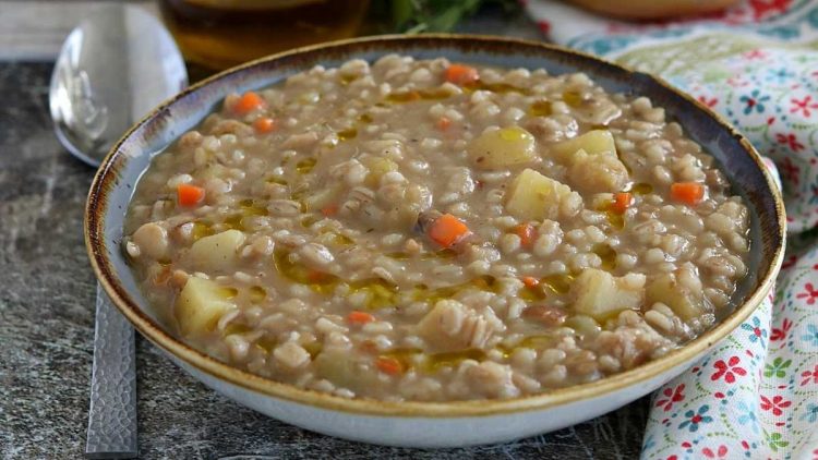 Soupe d’orge pommes de terre et champignons