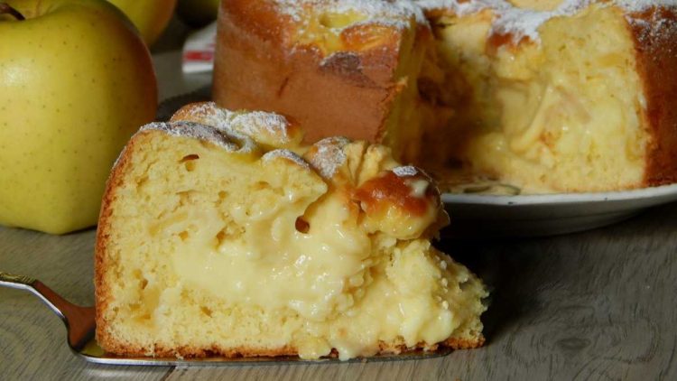 Gâteau aux pommes à la crème pâtissière