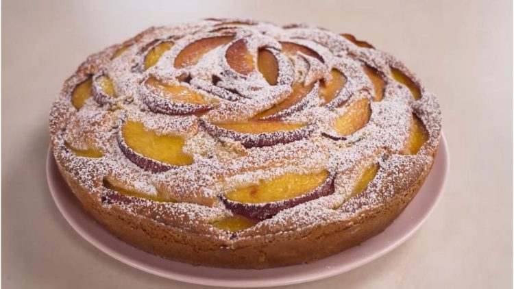 Gâteau moelleux aux pêches avec mascarpone