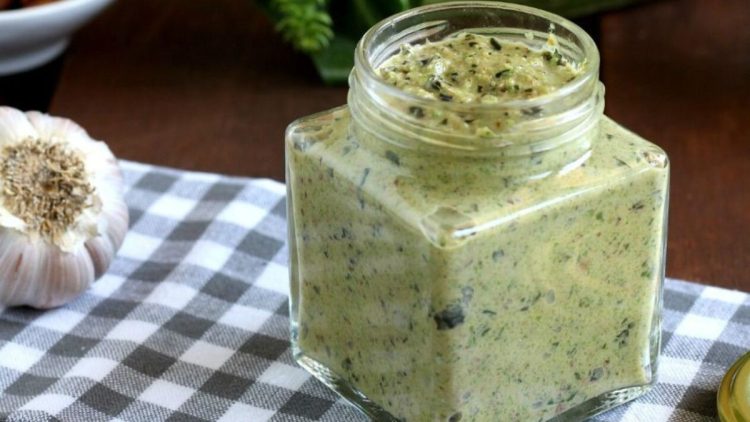 pesto de courgettes et amandes au basilic