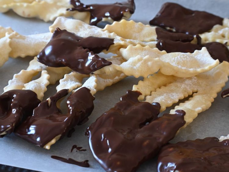 chiacchiere au chocolat