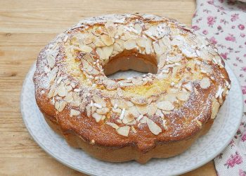 couronne moelleuse à l'orange et aux amandes