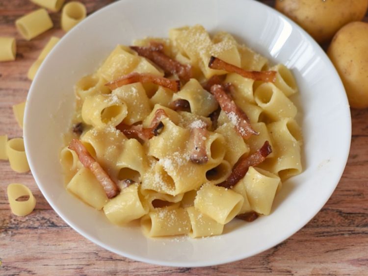 pâtes à la crème de pommes de terre et lardons