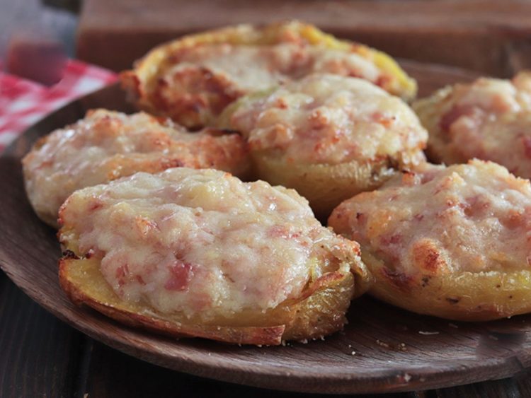 pommes de terre farcies au jambon et au fromage