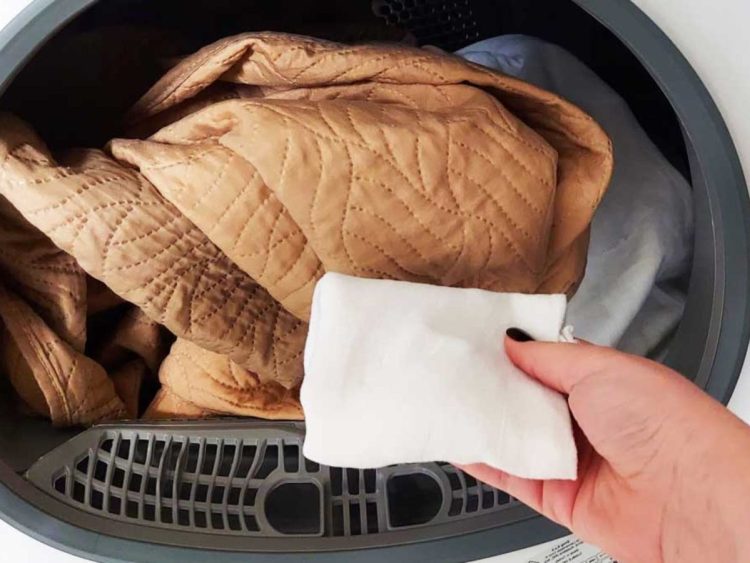 Astuces naturelles pour un linge délicatement parfumé au sèche-linge