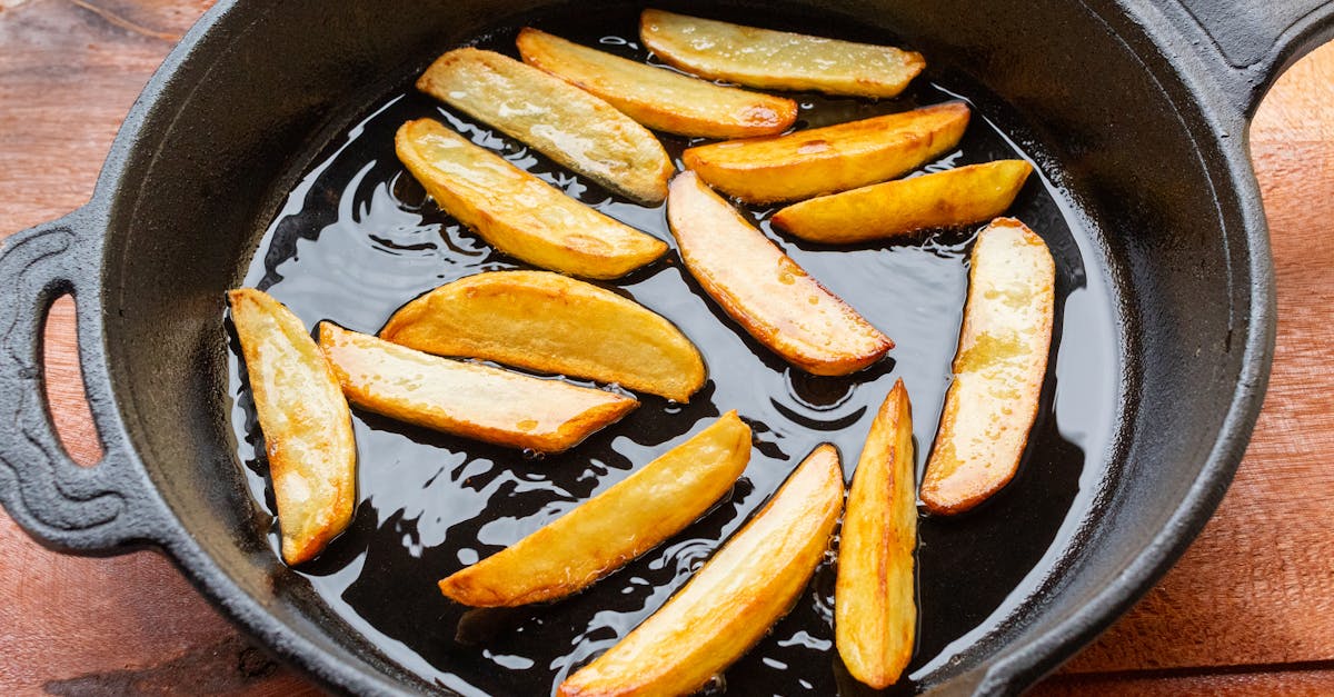 découvrez comment préparer des pommes de terre croustillantes et savoureuses avec une friteuse à air pour un résultat léger et délicieux.