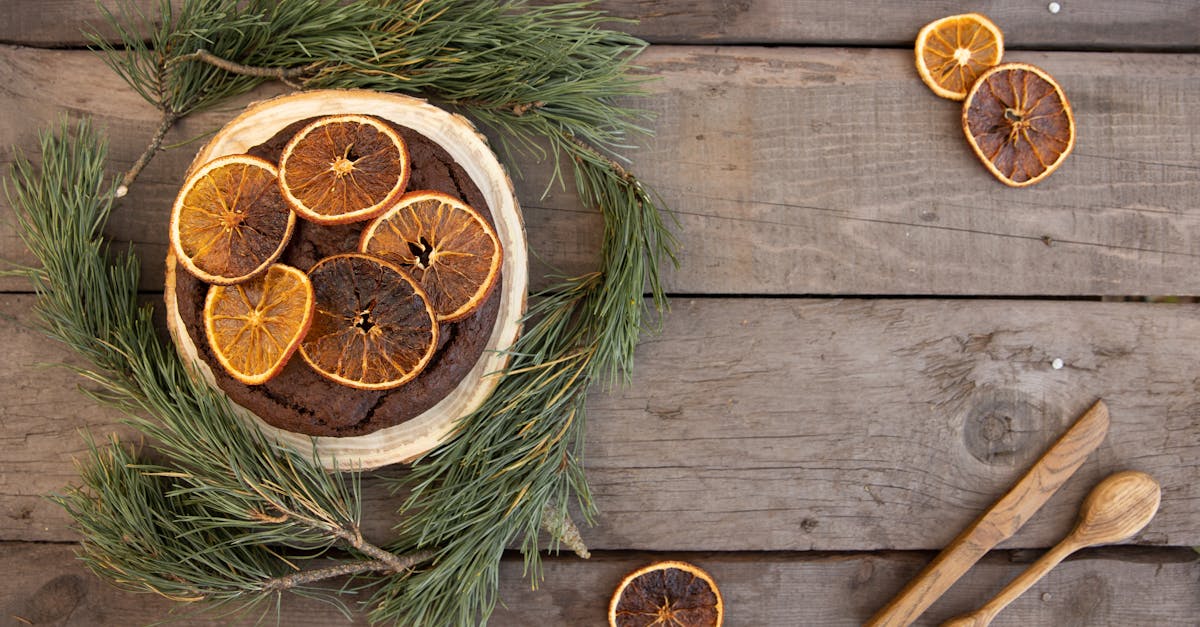 découvrez notre gâteau moelleux alliant la douceur des pommes, la richesse du chocolat et la fraîcheur de l'orange pour une expérience gourmande unique.
