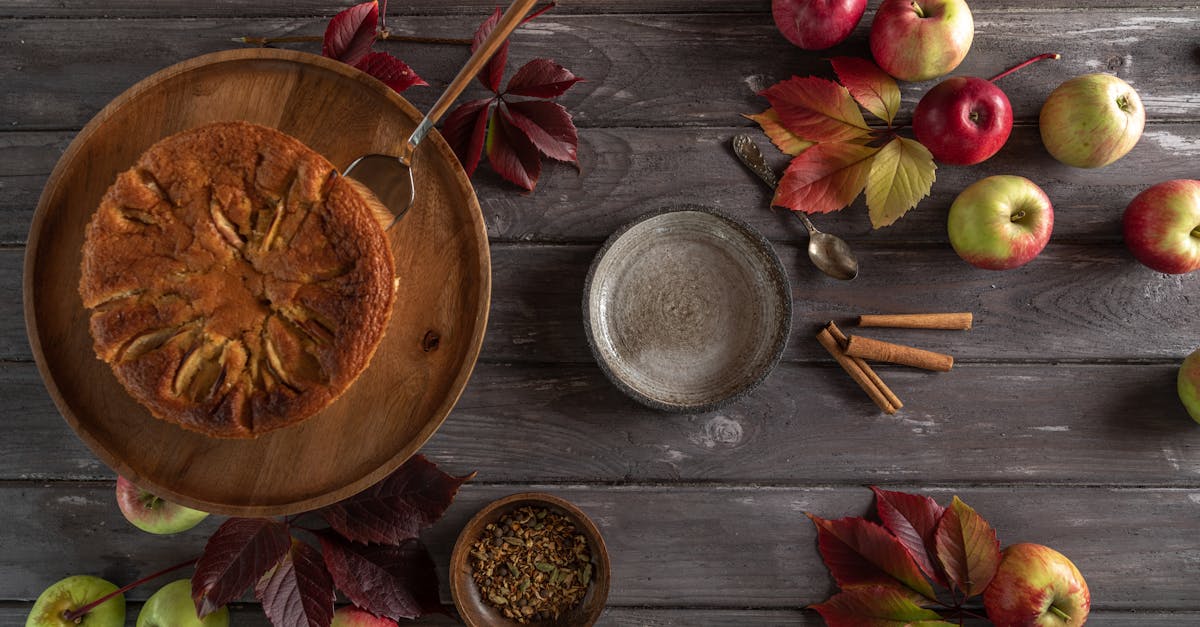 découvrez notre recette facile et délicieuse de gâteau aux pommes et à la cannelle, parfait pour un dessert chaleureux et parfumé.