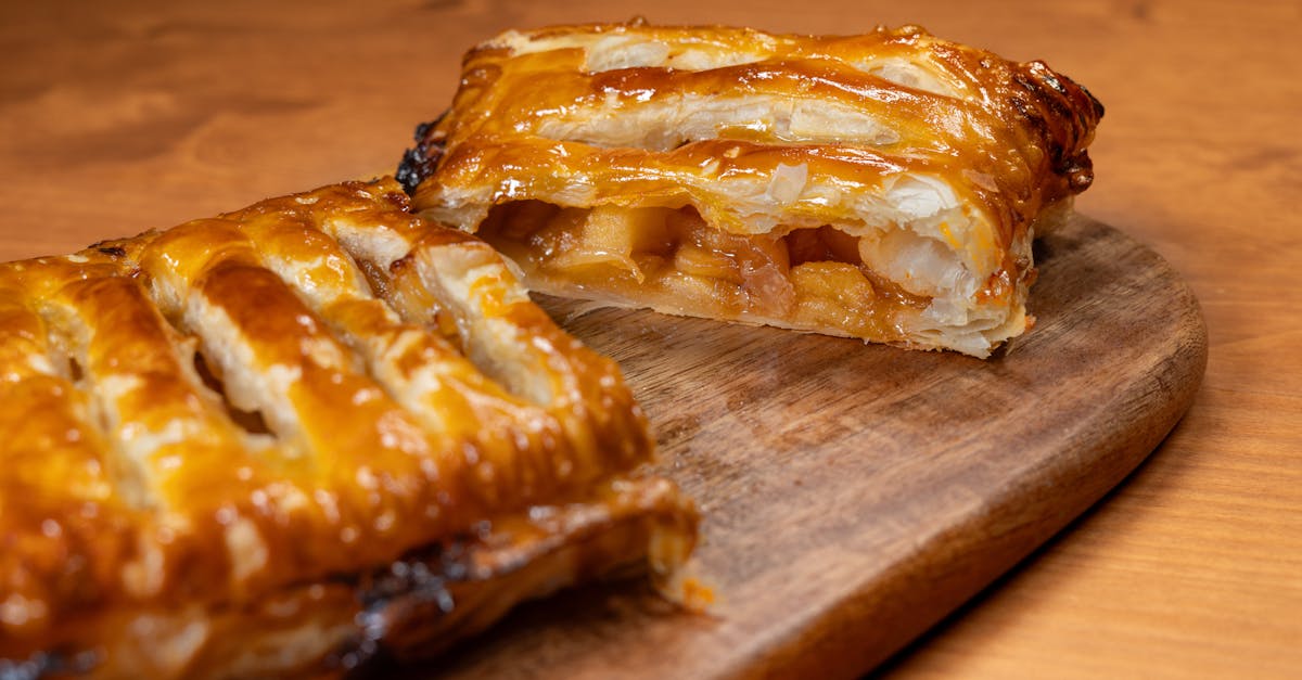 découvrez une recette facile et délicieuse de pâte feuilletée aux pommes, parfaite pour un dessert gourmand et rapide à réaliser.