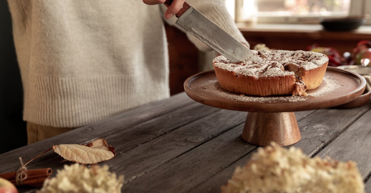 découvrez notre recette facile et gourmande de gâteau aux pommes cuit à la poêle, parfait pour un dessert rapide et savoureux.
