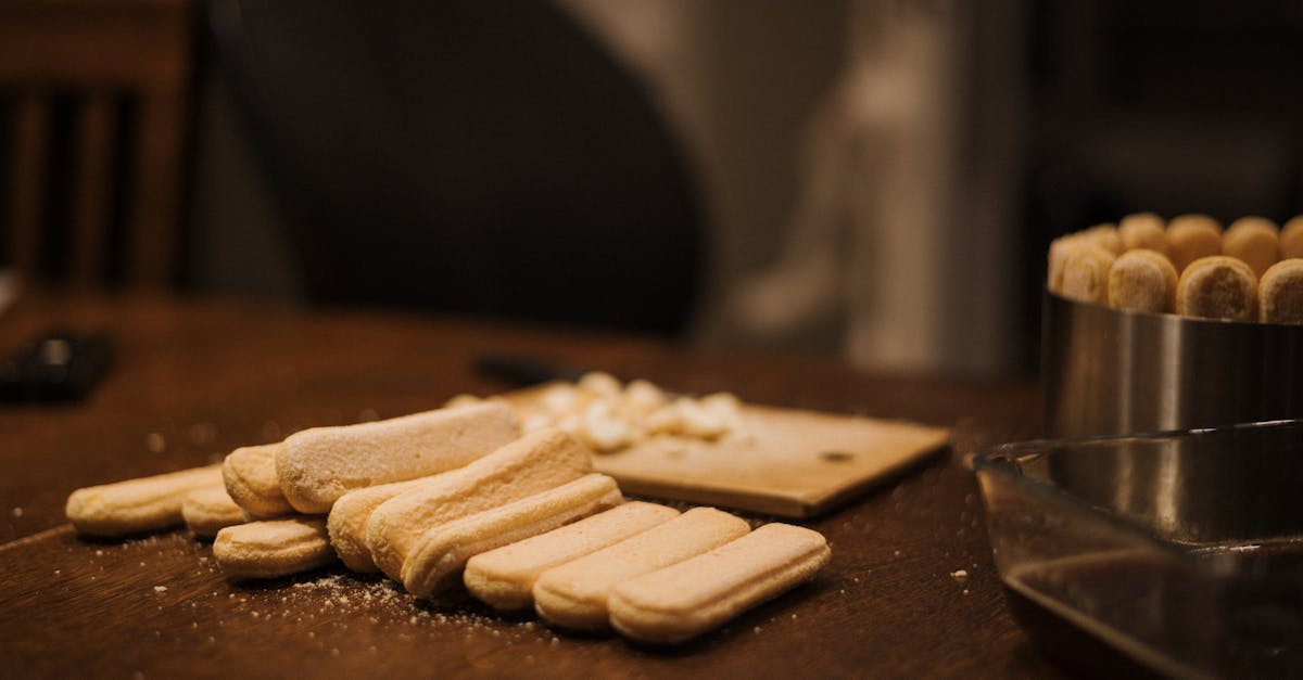 découvrez la recette authentique des savoiardi siciliens, des biscuits légers et croustillants parfaits pour vos desserts italiens traditionnels.