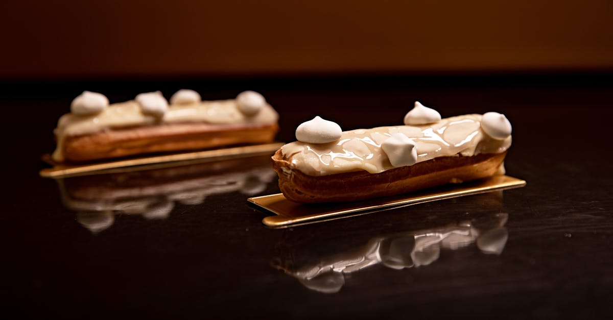 découvrez la recette traditionnelle du baba au rhum, un dessert moelleux imbibé de sirop au rhum, parfait pour éveiller vos papilles gourmandes.