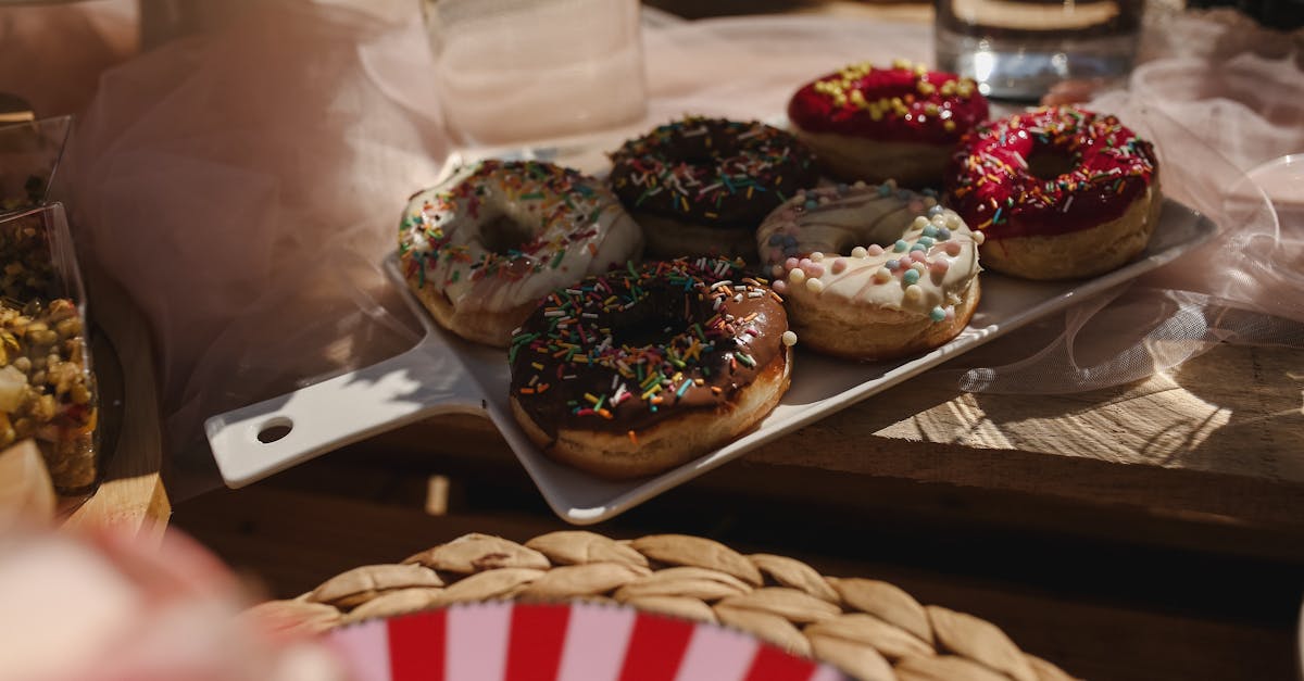 découvrez la recette délicieuse et saine des donuts aux pommes cuits au four, parfaits pour un goûter gourmand et léger.