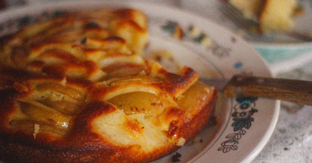 découvrez notre gâteau poêlé aux pommes caramélisées, une délicieuse recette moelleuse et fondante, parfaite pour une pause gourmande pleine de saveurs.