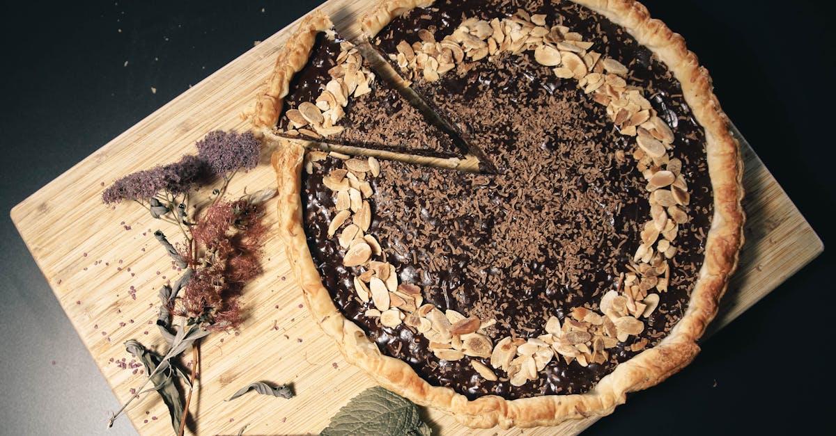 découvrez notre délicieuse tarte crème brûlée au chocolat, alliant une crème onctueuse au chocolat et une croûte croustillante pour un dessert exquis.
