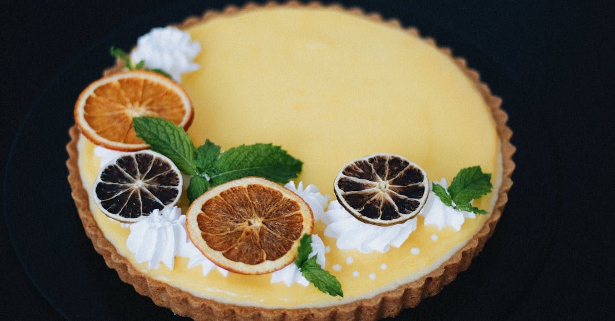 découvrez notre tarte au citron au mascarpone onctueuse, un dessert frais et gourmand alliant douceur et acidité pour un plaisir irrésistible.