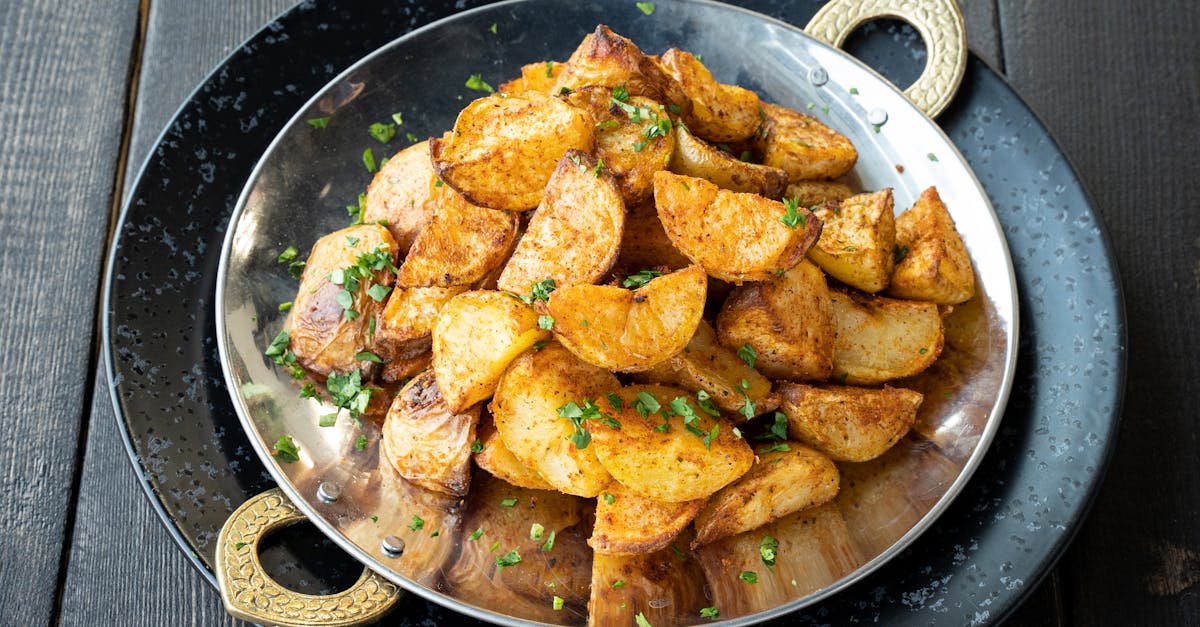 découvrez nos frites maison croustillantes et cuites au four, une recette simple et délicieuse pour un accompagnement parfait.