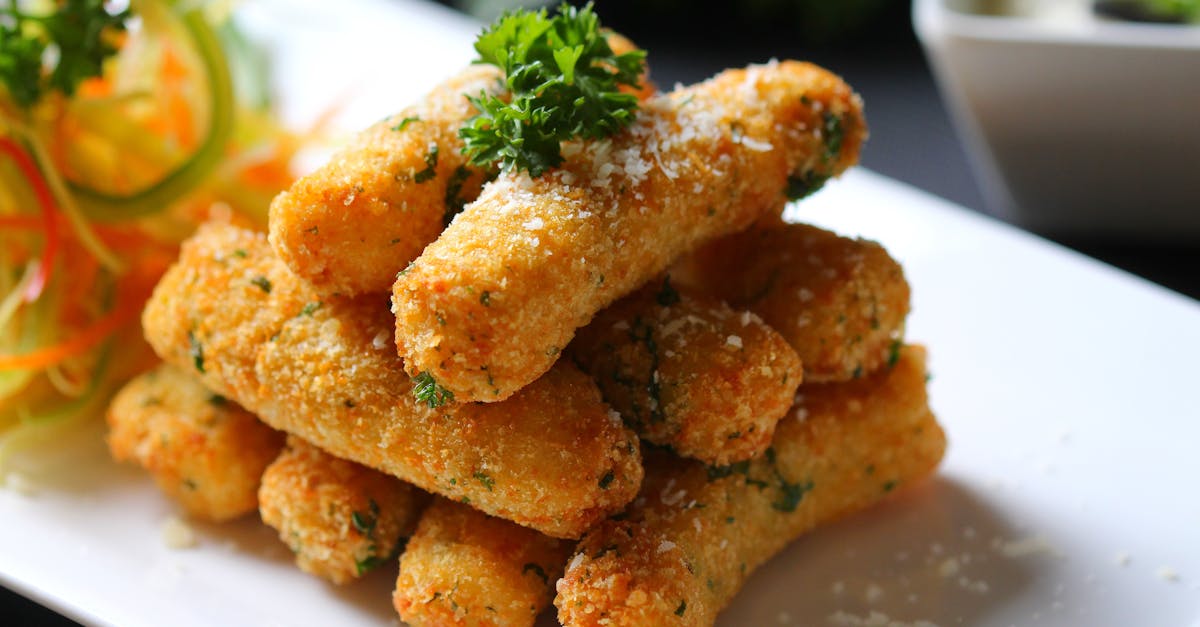 découvrez notre mozzarella panée croustillante, une délicieuse entrée gourmande alliant fromage fondant et croquant délicat.