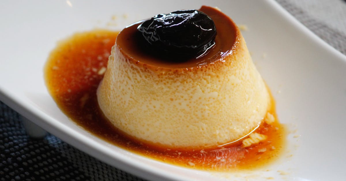 découvrez notre recette savoureuse de custard, une crème dessert onctueuse et légère qui ravira vos papilles à chaque cuillère.