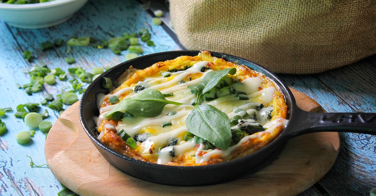 découvrez notre recette facile de fluffy skillet cake, un gâteau moelleux préparé directement dans la poêle pour un dessert rapide et délicieux.