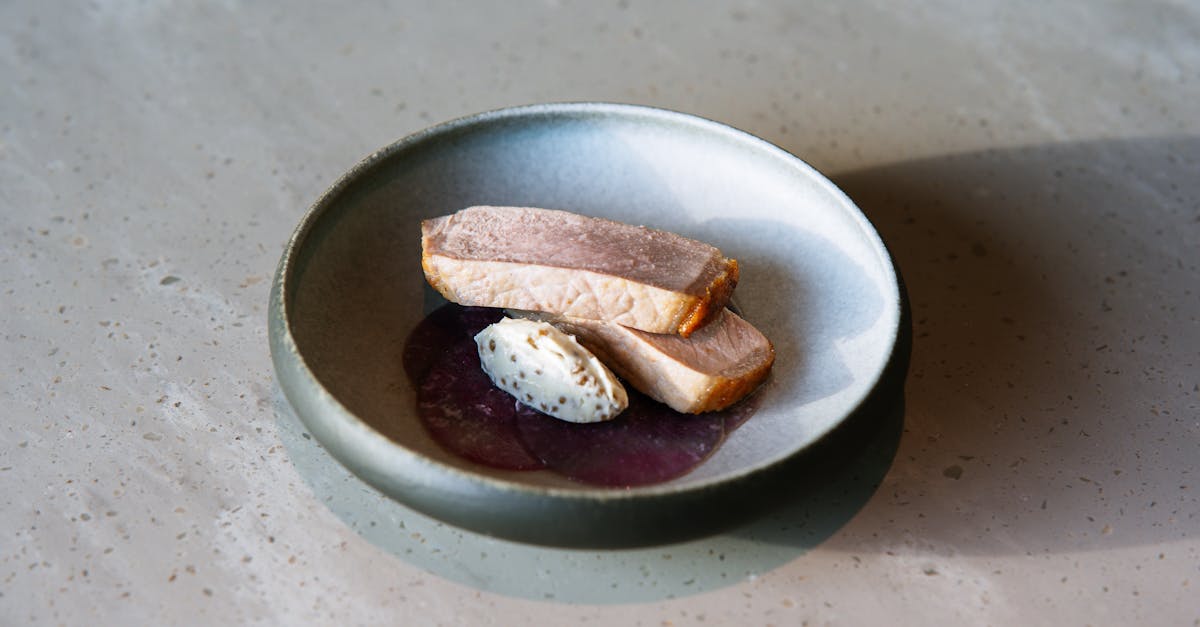 découvrez notre délicieuse terrine de foie gras, alliant tradition et saveurs raffinées pour sublimer vos repas festifs.