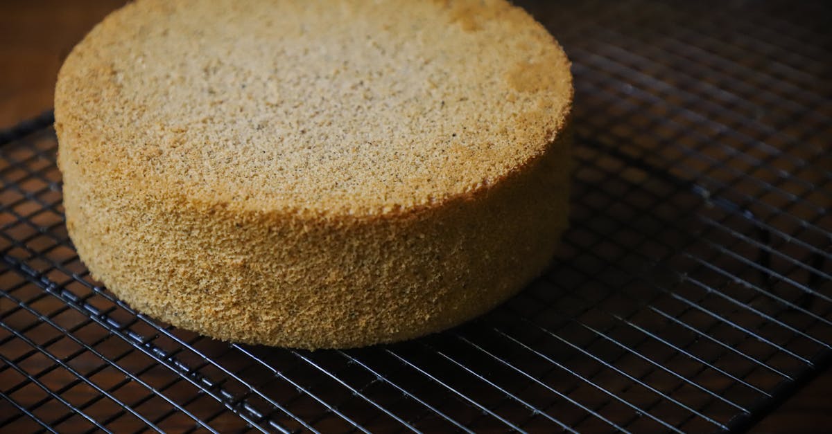 découvrez la recette classique de la génoise, un biscuit léger et moelleux, idéal pour toutes vos pâtisseries maison.
