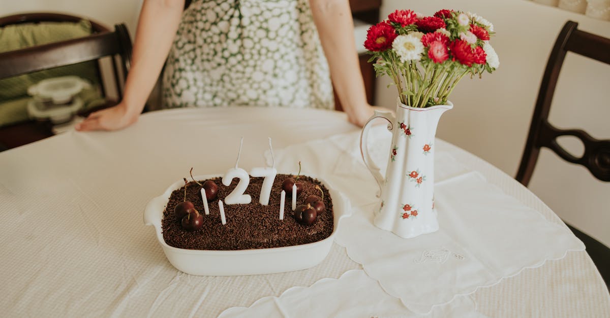 découvrez notre recette facile et rapide du gâteau homemade bounty, un délice chocolaté garni de crème coco maison pour un dessert gourmand et exotique.