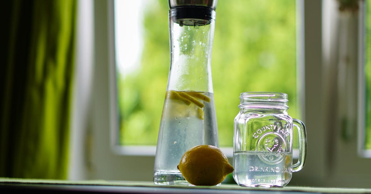 découvrez nos recettes simples et naturelles d'eau détox maison pour purifier votre corps et booster votre énergie au quotidien.