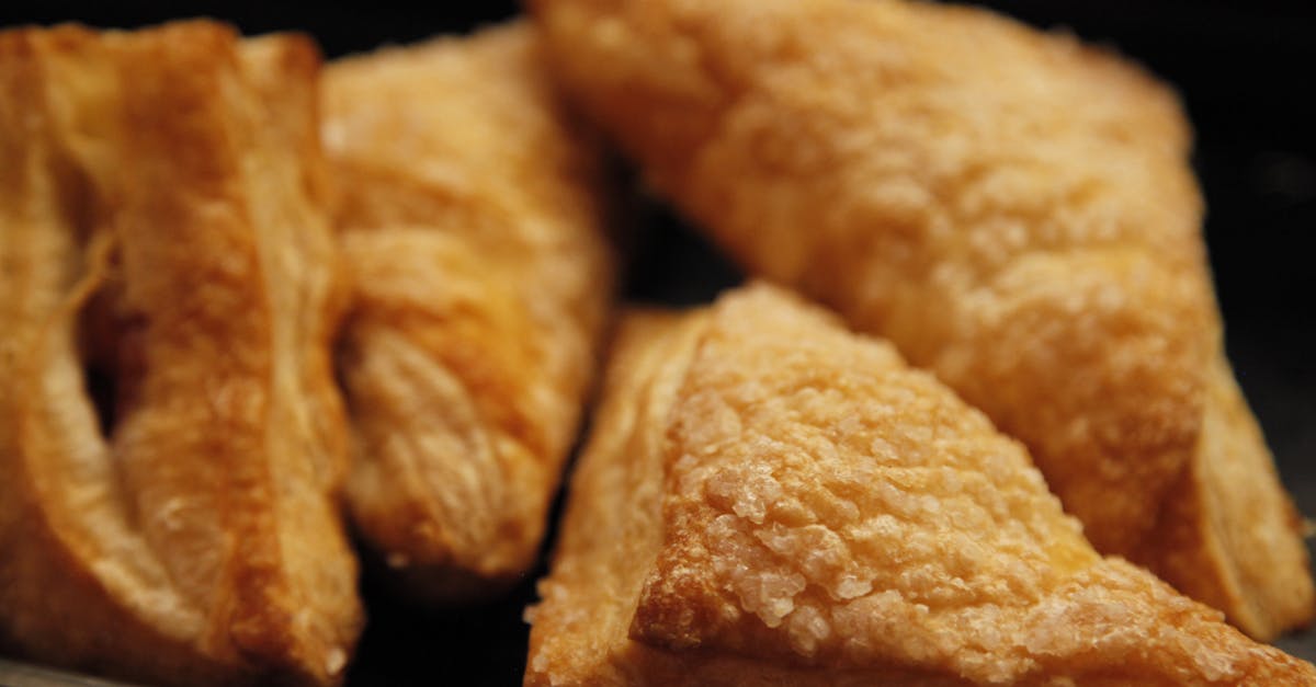 découvrez la technique de la pâte feuilletée inversée pour des pâtisseries légères et croustillantes, parfaites pour vos recettes sucrées et salées.