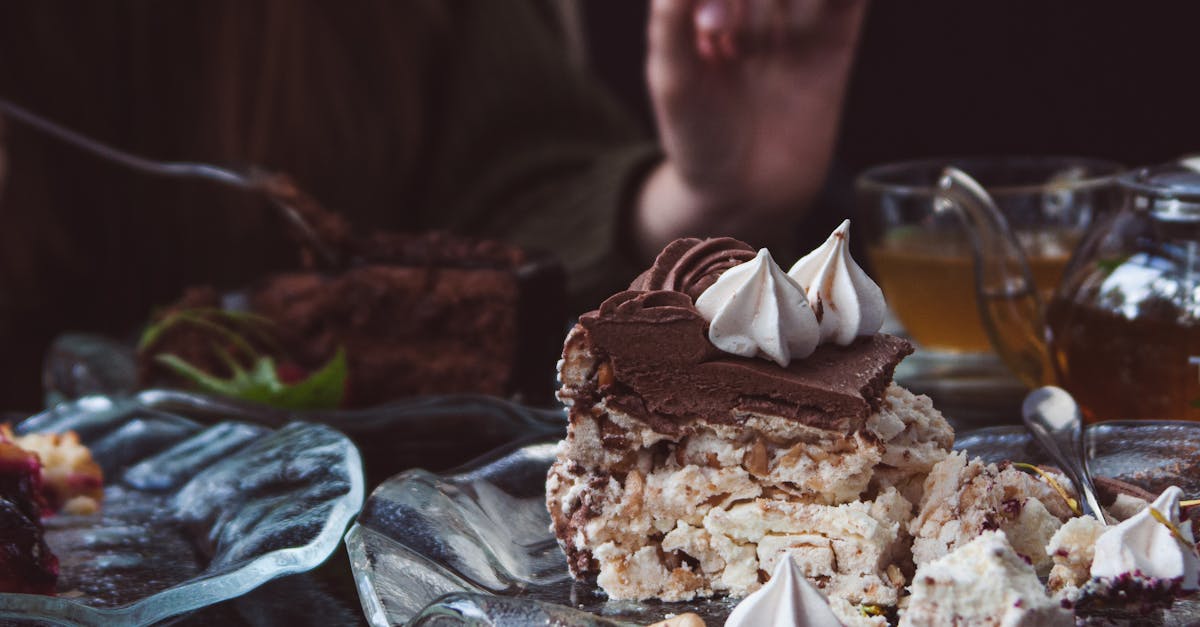 découvrez la recette traditionnelle du gâteau karpatka, un délicieux dessert polonais à base de pâte à choux et de crème pâtissière onctueuse.