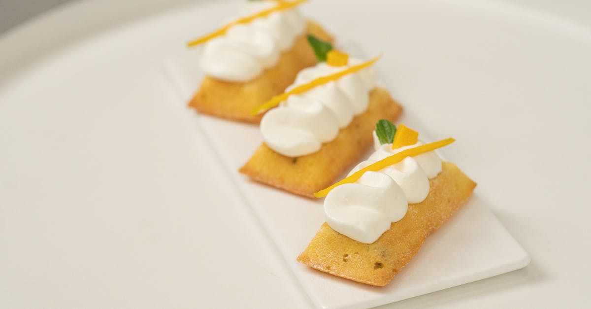délicieux dessert à la crème de citron, frais et onctueux, parfait pour une touche sucrée et acidulée à votre repas.
