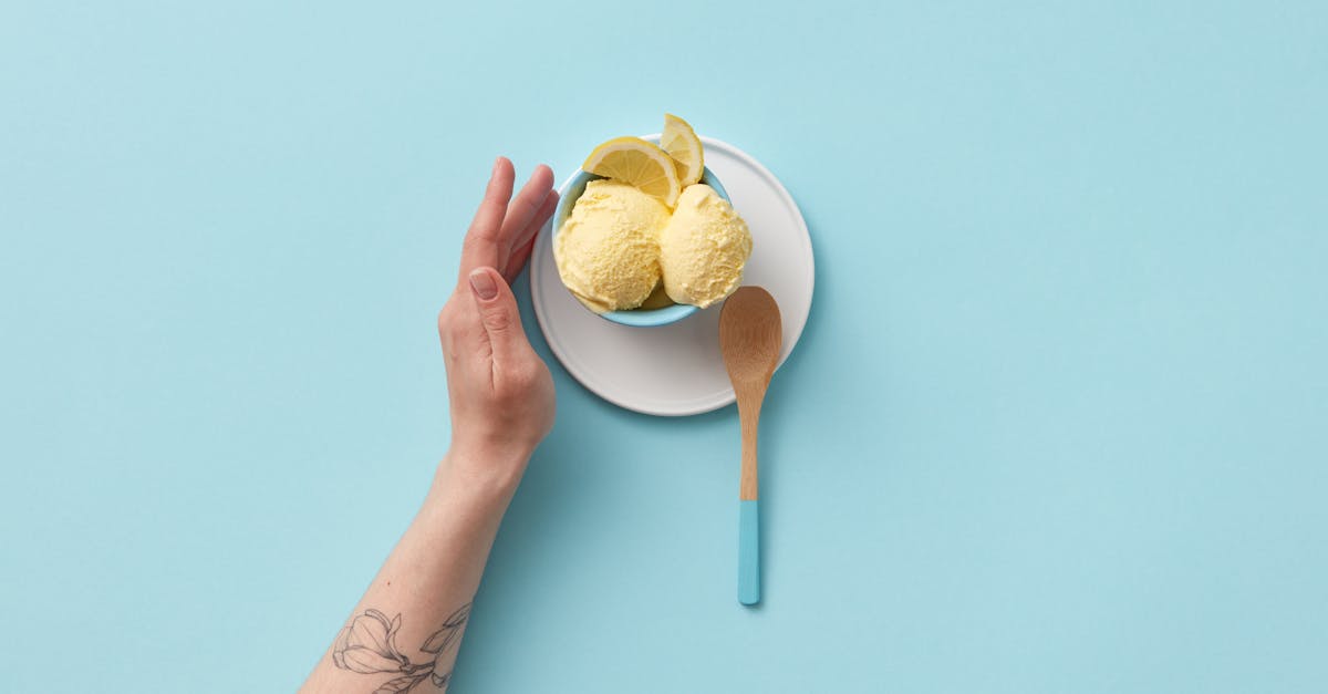 découvrez la fraîcheur et la douceur de la crème glacée au citron, une gourmandise rafraîchissante idéale pour l'été.