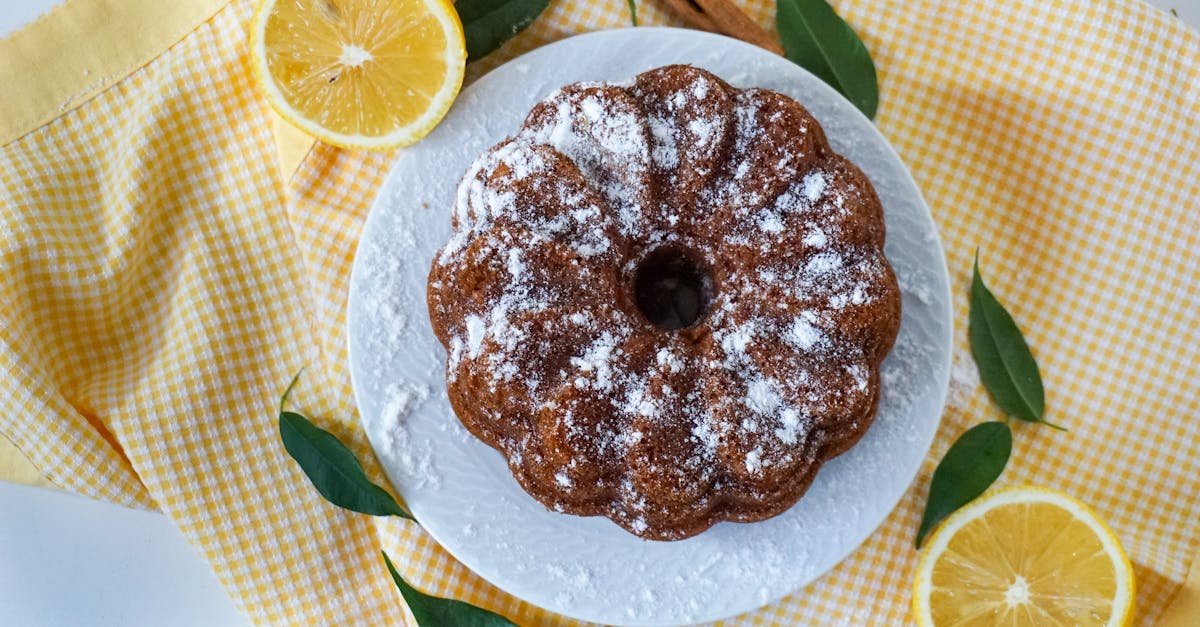 découvrez notre recette facile et délicieuse de limoncello bundt cake, un gâteau moelleux aux saveurs fraîches de citron et une touche d'alcool italien pour un dessert parfait.