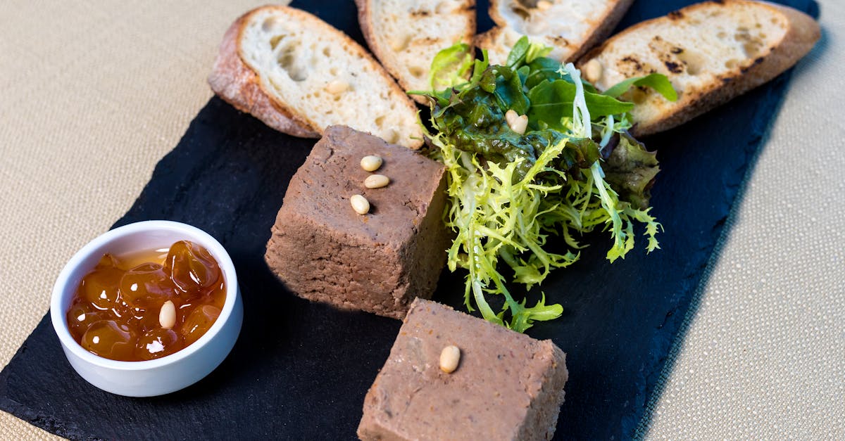 découvrez la recette traditionnelle du pâté lorraine, un délice régional alliant saveurs authentiques et savoir-faire culinaire.