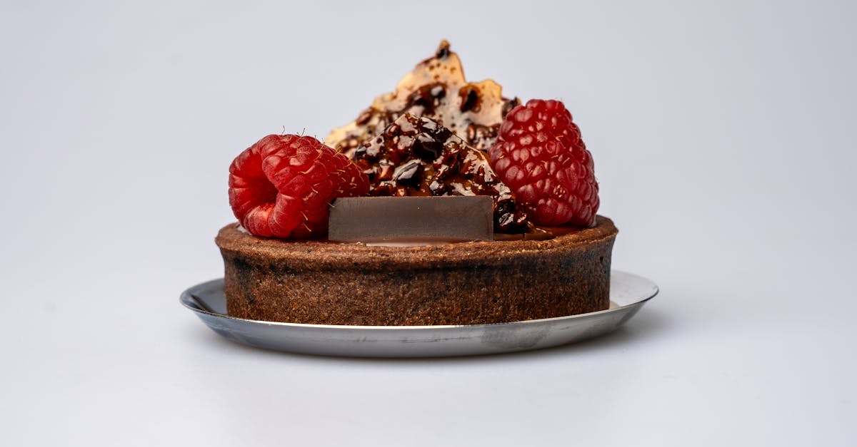 découvrez notre délicieuse tarte au chocolat sans cuisson, facile à préparer et parfaite pour les amateurs de desserts gourmands et rapides.