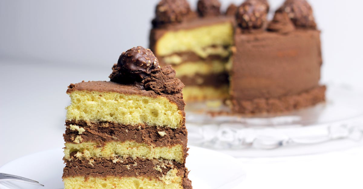 découvrez notre gâteau ferrero rocher sans cuisson, facile à préparer et délicieusement gourmand, parfait pour toutes les occasions.