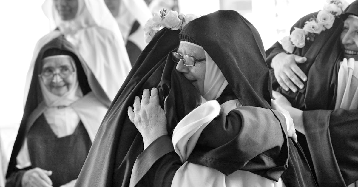 découvrez une exploration artistique et provocante autour du thème des seins de religieuses, mêlant symbolisme religieux et expression corporelle.