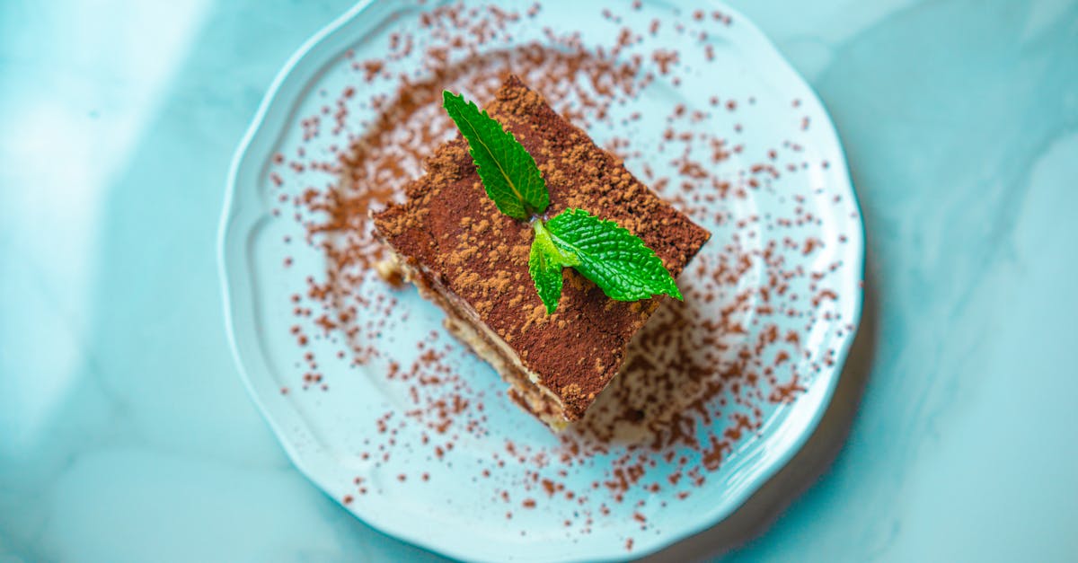 découvrez une recette gourmande de tiramisu au nutella, alliant la douceur du cacao et la légèreté du mascarpone pour un dessert irrésistible.