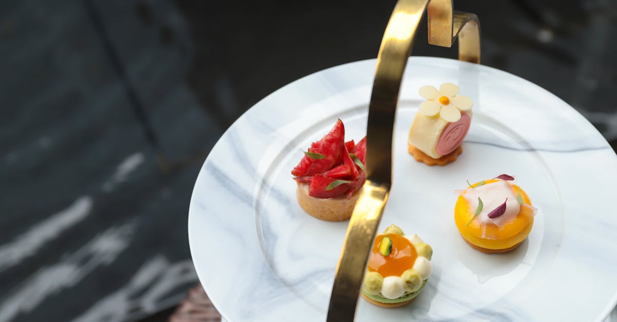 découvrez nos délicieux petits fours aux amandes et à l'orange, parfaits pour vos pauses gourmandes et occasions spéciales.