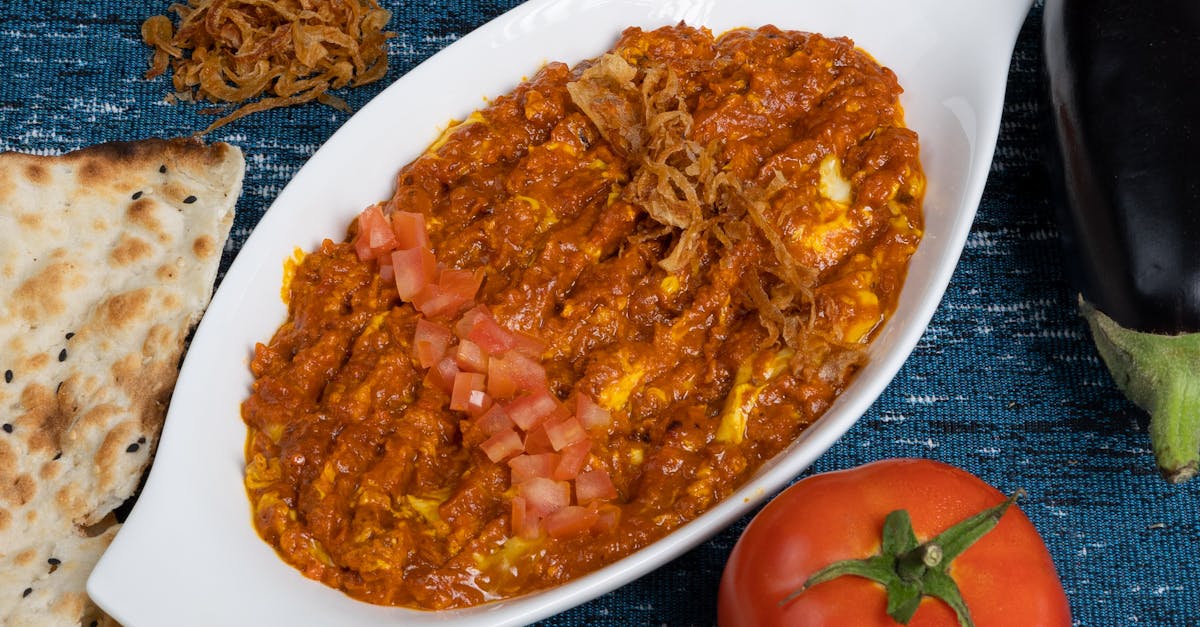 découvrez comment préparer des aubergines sautées à la poêle, une recette simple et savoureuse pour un accompagnement délicieux et rapide.