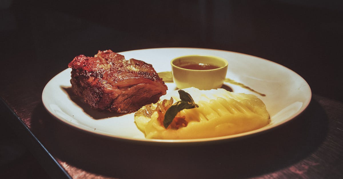 découvrez une recette onctueuse de purée de pommes de terre au parmesan, parfaite pour accompagner vos repas avec une touche gourmande et savoureuse.