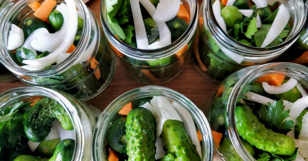 découvrez comment préparer des oignons perlés marinés selon une recette simple et savoureuse pour agrémenter vos plats.