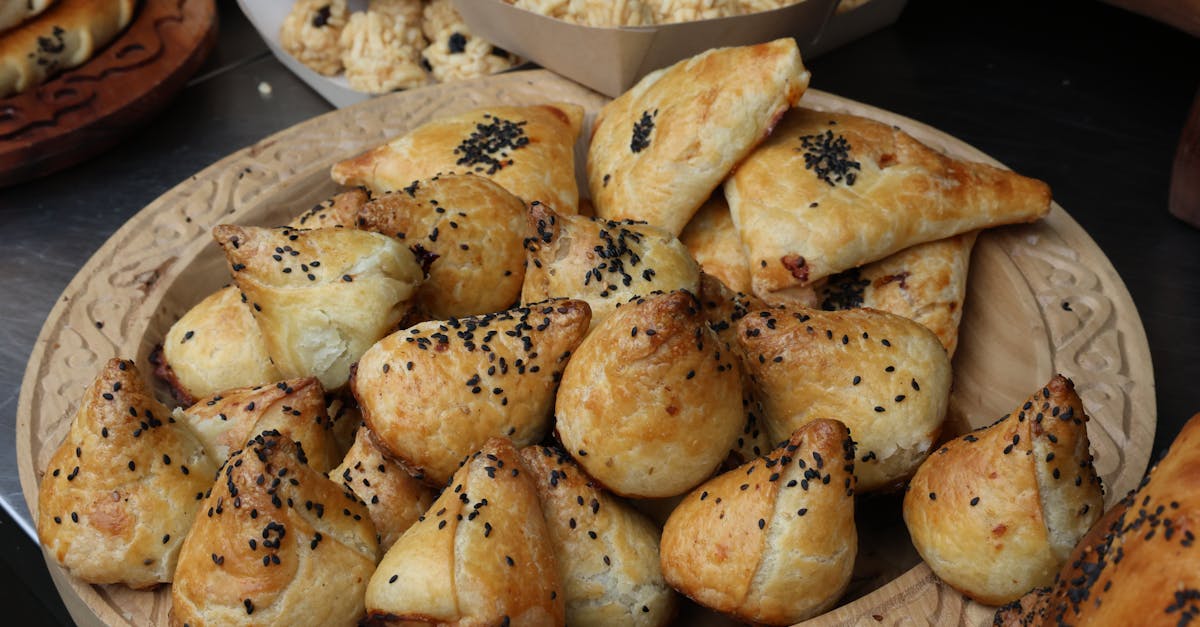 découvrez une recette facile et délicieuse de pâte feuilletée aux pommes de terre, parfaite pour un apéritif ou un repas gourmand.